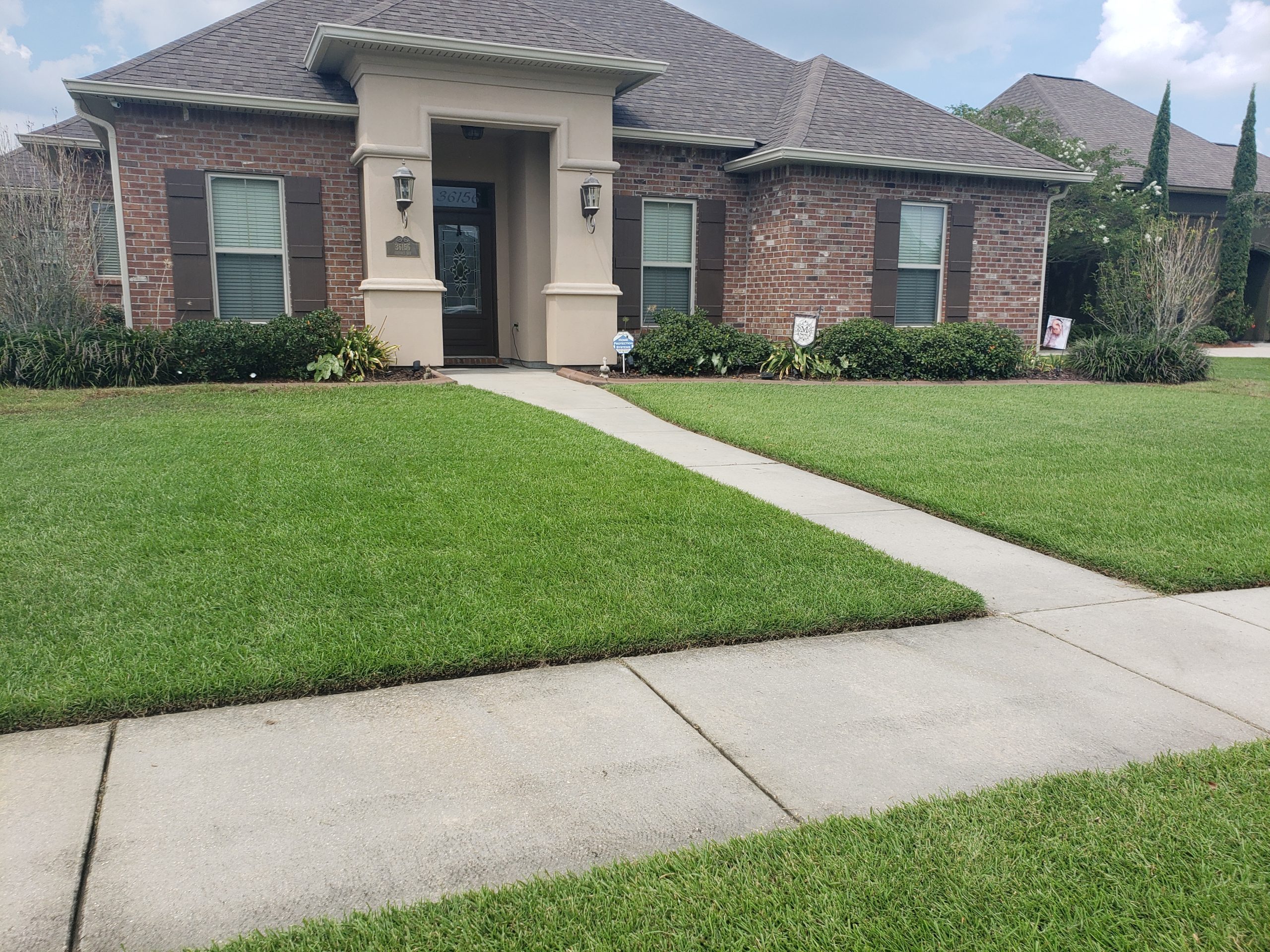 centipede grass sod for sale, delivery, and installation in Jefferson, Metairie, Slidell, Kenner, Gentilly, River Ridge, Harahan, Slidell, LaPlace, and North Shore, Louisiana.